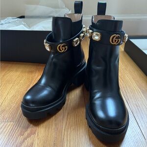 GUCCI LEATHER ANKLE BOOT WITH BELT Size 37